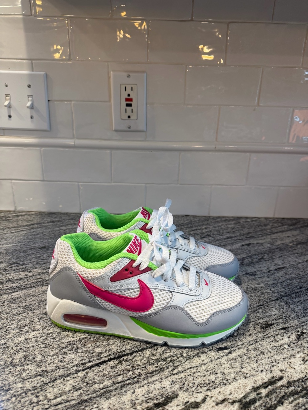 Women’s Nike Air Max Correlate  White/Pure Platinum/Fireberry 511417-163 Size 6